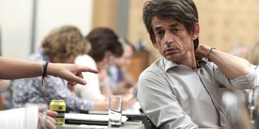 Απολογητικός ο Καρανίκας για τα “γαλλικά” στο facebook: “Έκανα το λάθος κι ανταπέδωσα”