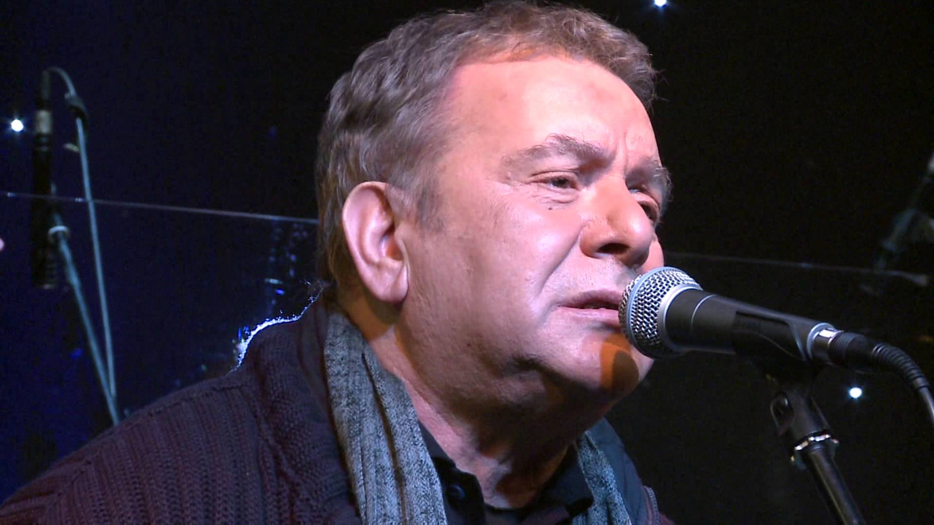 Μητσιάς τραγουδά Γκάτσο στο ΑΠΘ