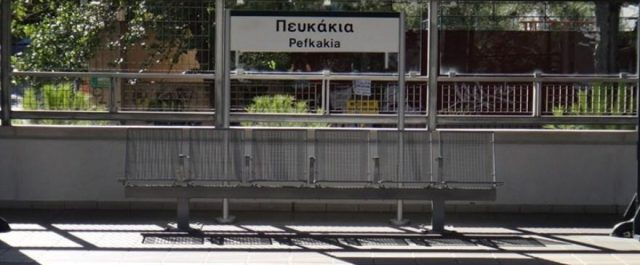 Πολύ ξύλο οπαδών ΑΕΚ-Μίλαν στα Πευκάκια!