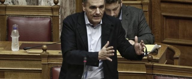 Τσακαλώτος: “Τα Panama και Paradise Papers έπνιξαν τη μεσαία τάξη”