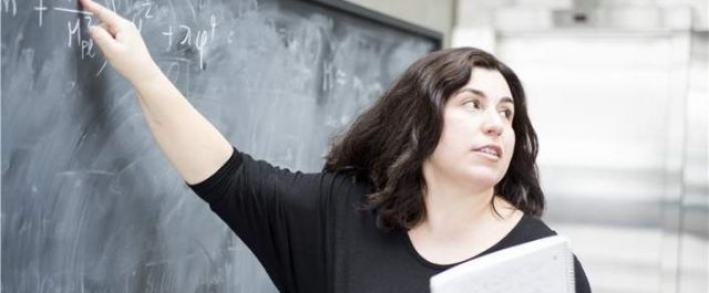 Ποια είναι η Ελληνίδα φυσικός που εξελέγη στη Διοικούσα Επιτροπή στο Διεθνές Κέντρο για το Σύμπαν