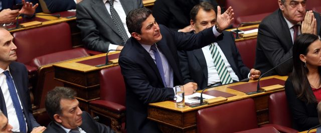 Τσίπρας σε Αυγενάκη: Κάτσε κάτω εσύ τώρα- Γιατί “πήρε φωτιά” η Βουλή