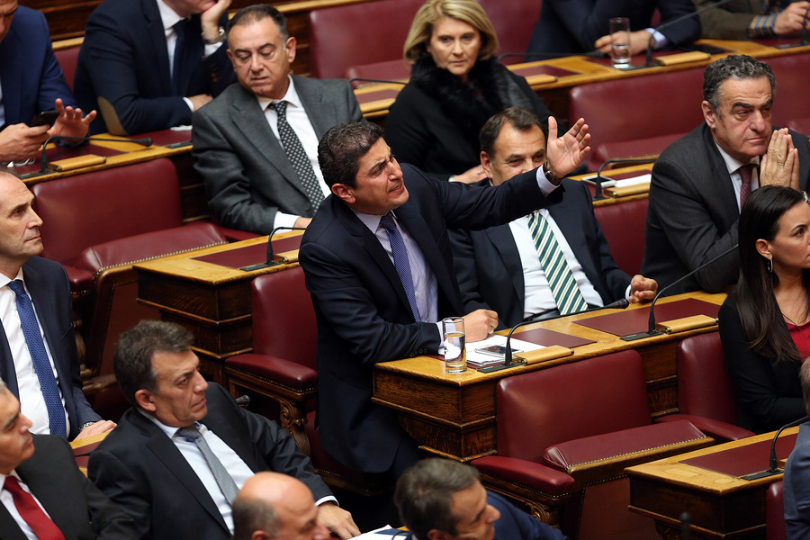 Τσίπρας σε Αυγενάκη: Κάτσε κάτω εσύ τώρα- Γιατί “πήρε φωτιά” η Βουλή