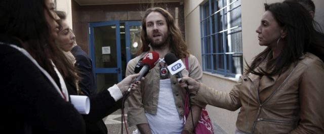 Ειρηνοδικείο Αμαρουσίου: Φοιτητής ζητά να αναγνωρίζεται ως Ιάσονας κι Αντιγόνη μαζί!