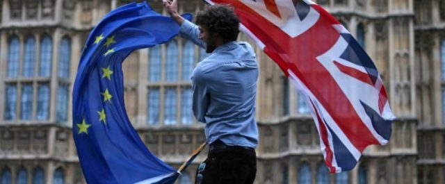 Brexit ή ναυάγιο; Οι Βρυξέλλες ετοιμάζονται για το σκληρό σενάριο