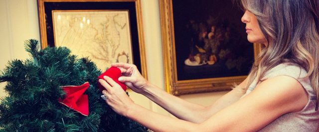 Τα πρώτα Χριστούγεννα Τραμπ στο Λευκό Οίκο και η έκπληξη με τις μπαλαρίνες της Μελάνια