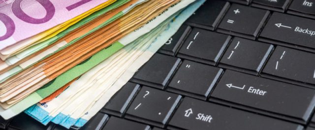 Καταιγιστικοί ρυθμοί στις αιτήσεις για το κοινωνικό μέρισμα – Πόσες εγκρίθηκαν