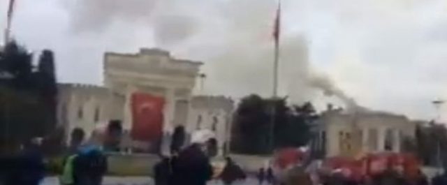 Φωτιά ξέσπασε σε Πανεπιστήμιο στο κέντρο της Κωνσταντινούπολης