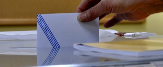 Δημοσκόπηση ΠΑΜΑΚ: Το 53,5% δεν θέλει πρόωρες εκλογές [πίνακες]