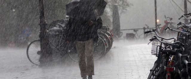 Ισχυρές καταιγίδες και χαλαζοπτώσεις έως την Πέμπτη