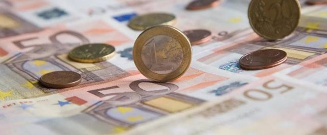 Süddeutsche Zeitung: Μάχη για το ευρώ