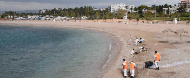 Καθαρές οι ακτές Γλυφάδας και Ελληνικού από το μαζούτ του Αγία Ζώνη