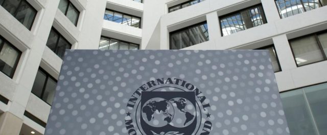 ΔΝΤ: Θετικές προβλέψεις για ανεργία, ανάπτυξη, έλλειμμα – Τι λέει για τις Τράπεζες