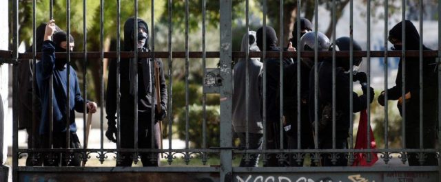 Αριστερές και αναρχικές οργανώσεις σχεδιάζουν να απομακρύνουν τους καταληψίες του Πολυτεχνείου