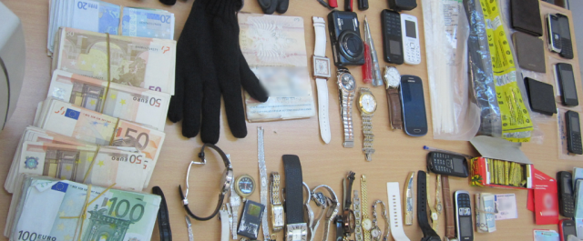 Χειροπέδες σε συμμορία με πάνω από 125 ληστείες και κλοπές στην πλάτη της!