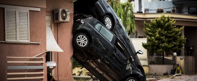 Απελπισμένοι οι κάτοικοι στη Δ. Αττική: “Σαν να μας μισεί ο Θεός” [εικόνες]