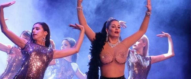 Μαρία Κορινθίου: Δεν βγαίνω τόπλες στη σκηνή, το λένε για να με χτυπήσουν