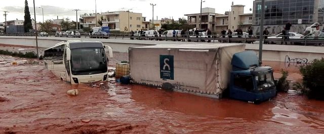 Απίστευτο: Έριξε 200 τόνους νερό ανά στρέμμα στη Μάνδρα