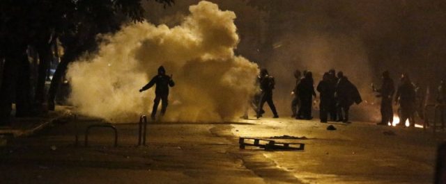 Επεισόδια στα Εξάρχεια: 9 Έλληνες και 7 αλλοδαποί με βαριές κατηγορίες στον εισαγγελέα