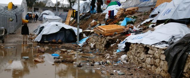 Γενική απεργία στη Λέσβο για το ζήτημα των προσφύγων – Μέσα στη λάσπη ο καταυλισμός της Μόριας