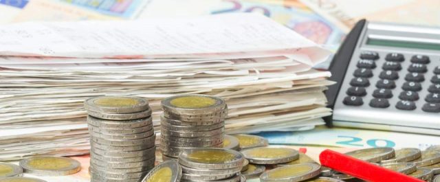 Ομαδικά πυρά αντιπολίτευσης για προϋπολογισμό: “Τους καταληστέψατε όλους”