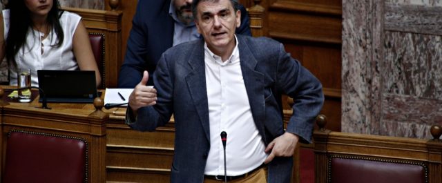 Τσακαλώτος: Το υπερπλεόνασμα και…η σαρανταποδαρούσα της Ν.Δ