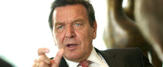 DW: Ο Γκέρχαρντ Σρέντερ στα Paradise Papers