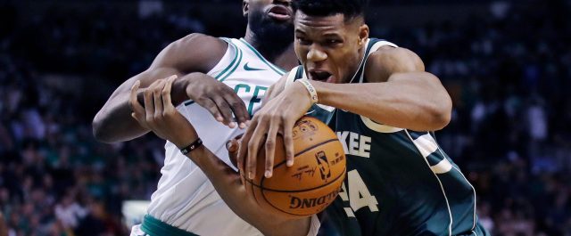 Ελληνικοί χοροί και φουστανέλες στη Βοστώνη για χάρη του Αντετοκούμπο