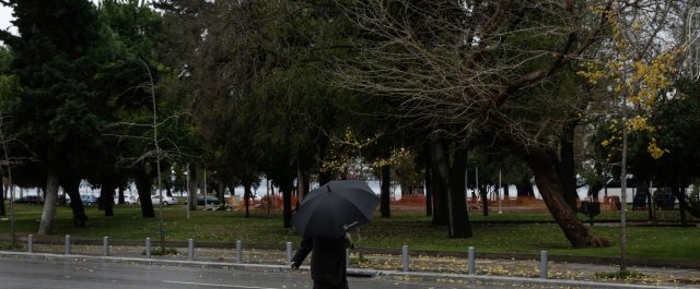 Επιδείνωση του καιρού με βροχές και σταδιακή πτώση της θερμοκρασίας