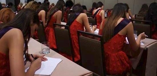 Ερώτηση στις υποψήφιες Μις Γαλλία για τον Αλέξη Τσίπρα