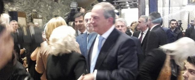 Προσυνέδριο ΝΔ: “Σταρ” ο Καραμανλής, αμηχανία στην ηγεσία – Αποκαλυπτικό βίντεο