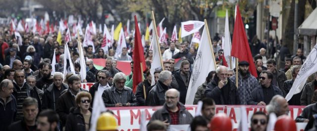Σε απεργιακό κλοιό η χώρα