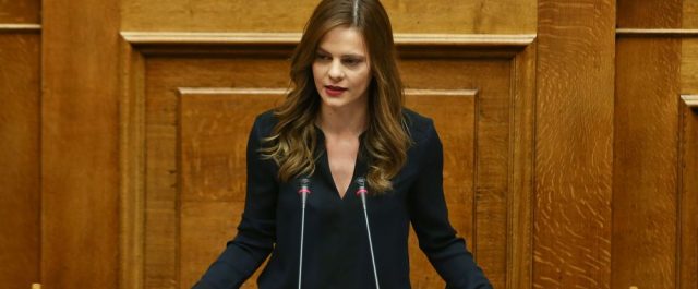 Αχτσιόγλου: Εφάπαξ επίδομα 400 ευρώ σε 55.000 νέους ανέργους