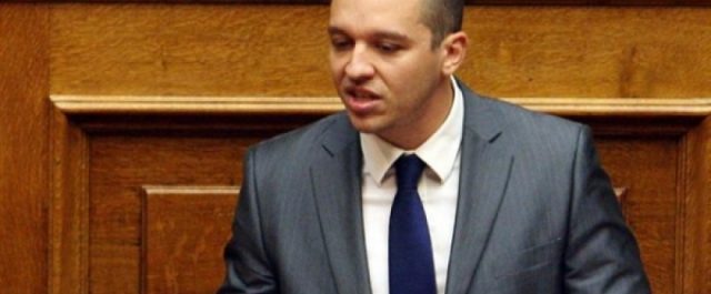 Ο Κασιδιάρης έβρισε χυδαία τον πρόεδρο της Δημοκρατίας στη Βουλή – Έντονη αντίδραση βουλευτών