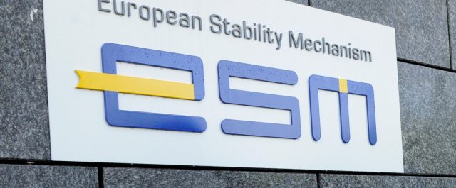 FT: “Σύγκρουση Βρυξελλών-Βερολίνου για ESM”