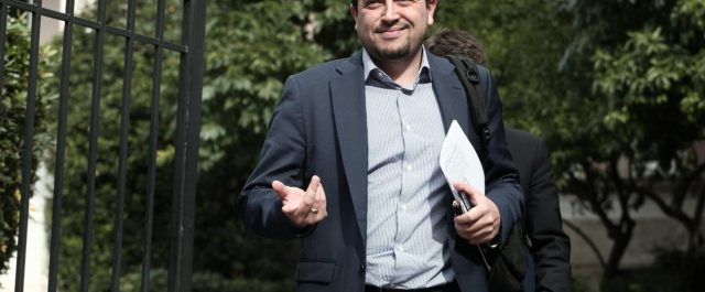 Παππάς σε αντιπολίτευση: “Υπερασπίζεστε συμφέροντα που λυμαίνονταν τις συχνότητες”