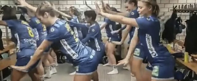 Ο σέξι χορός της γυναικείας ομάδας χάντμπολ της Σουηδίας!