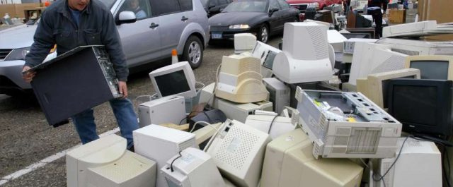 4.500 Πύργους Άιφελ ζυγίζουν τα ηλεκτρικά-ηλεκτρονικά απόβλητα!