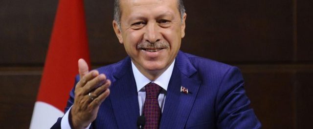 Σάλος με δημοσίευμα στα κατεχόμενα – Αρχαίο ελληνικό άγαλμα “ουρεί” τον Ερντογάν