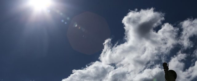 Πτώση της θερμοκρασίας, χιόνια στα ορεινά, βροχές στα νότια και ανατολικά