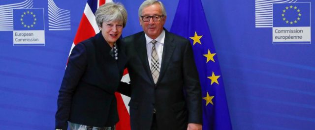 Γιούνκερ-Μέι: “Δίχως συμφωνία, αλλά σημαντική προσέγγιση”