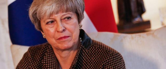 Μπελάδες για Μέι: Τον ασκό του Αιόλου άνοιξε η συμφωνία για Ιρλανδία