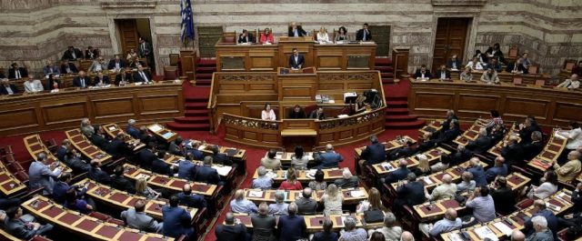 Δείτε LIVE τη συζήτηση του τελευταίου μνημονιακού προϋπολογισμού