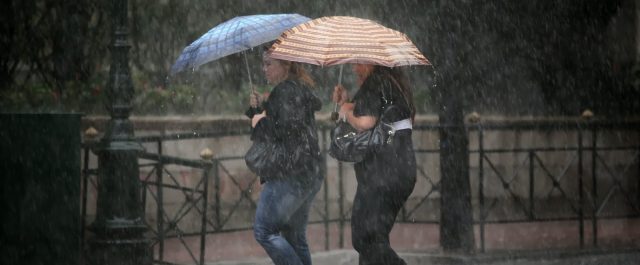 Έκτακτο δελτίο της ΕΜΥ: Πρόσκαιρη επιδείνωση του καιρού με βροχές και καταιγίδες