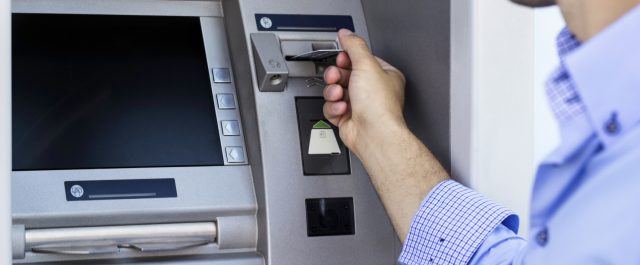 Στους λογαριασμούς των δικαιούχων το κοινωνικό μέρισμα – Παράταση έως τις 26 Δεκεμβρίου