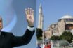 Ο Ερντογάν χαιρέτησε μουσουλμανικά στην Αγιά Σοφιά (video)
