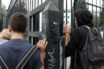 Εκπαιδευτικοί εισέβαλαν στο υπουργείο Παιδείας!