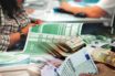 Πολυνομοσχέδιο: Φορολογική ανάσα για χαμηλά εισοδήματα και μικρούς επαγγελματίες
