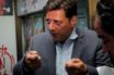 ΕΔΕ για τον αστυνομικό που χρησιμοποίησε όπλο κατά την εισβολή κουκουλοφόρων στο γραφείο του Μ. Βαρβιτσιώτη
