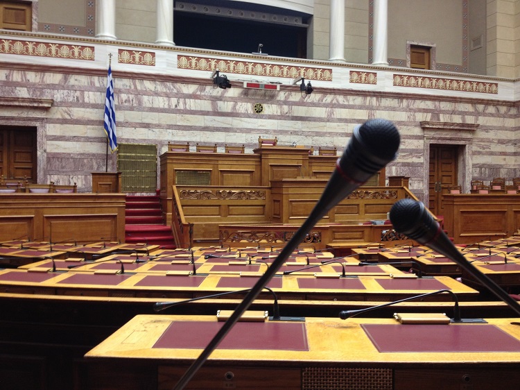 Βουλή: Συζήτηση του πολυνομοσχεδίου με τα προαπαιτούμενα